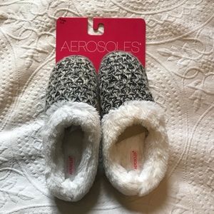 New slippers women’s 8 9 grey white fluffy soft